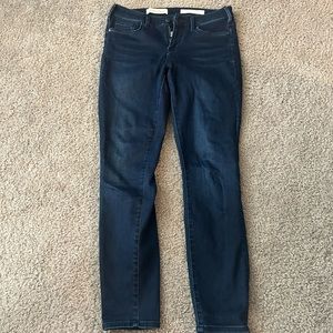 Dark wash mid rise skinny jeans EUC